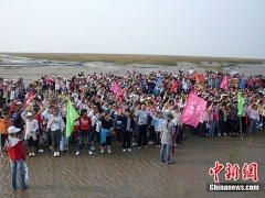 江蘇南通兩萬學子暑期向大海報到（圖）