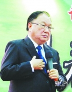 昔日高考落榜生當上美國校長 來廈傳授親情教育