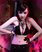 中戲校花性感秀巨乳 胸器逼人風情萬種（圖）