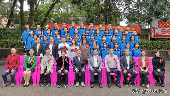 捐資700萬！邱均平顏金蓮教育基金重獎漣源四中優(yōu)秀學(xué)子