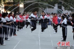 太原千余小學生創新“80后游戲”經典游戲(圖)