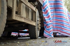 甘肅校車事故現場滿地都是幼兒鞋子書包(組圖