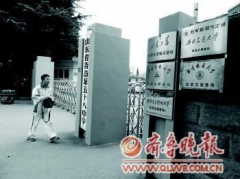 生源爭奪戰(zhàn)升級：高校掐尖中學紛紛被“加冕”