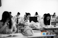 大學生醉酒后摔下3樓宿舍 高校“夜生活”引深思