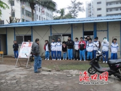 中學規定遲到須罰站拍照示眾 受罰學生稱傷自尊