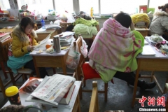 組圖：自習室一座難求 考研生帶被子熬夜奮戰