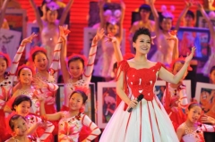 譚晶孫悅雷佳陳楚生獻唱第十二屆校園春節晚會