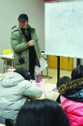 8旬老師給小學生講解立體幾何微積分