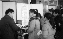 大學生回爐學技藝引爭議 專家呼吁考量成本收益