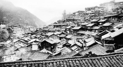 大學(xué)生放棄回家過年 為山區(qū)貧困戶拍全家福