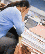 雙語閱讀：每天工作超11小時易患抑郁癥